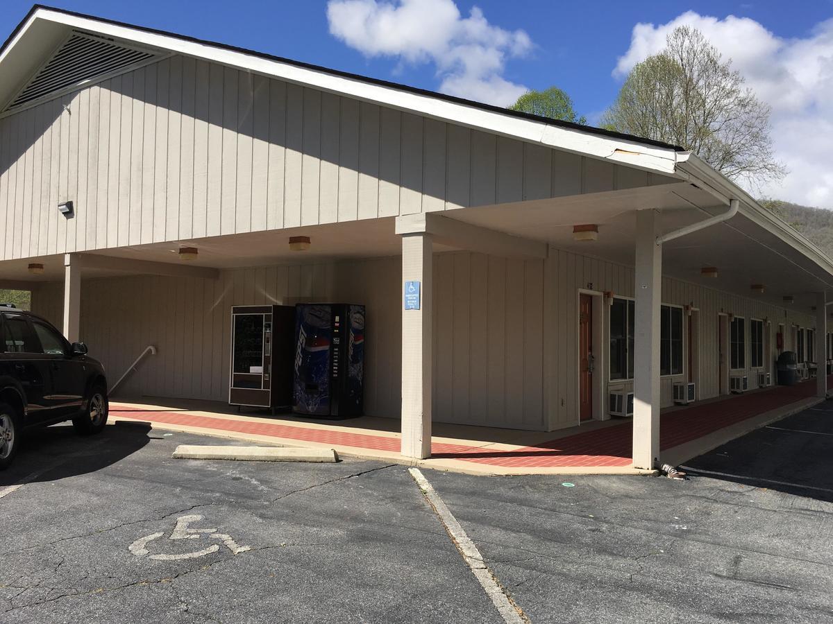 University Inn Cullowhee Eksteriør billede